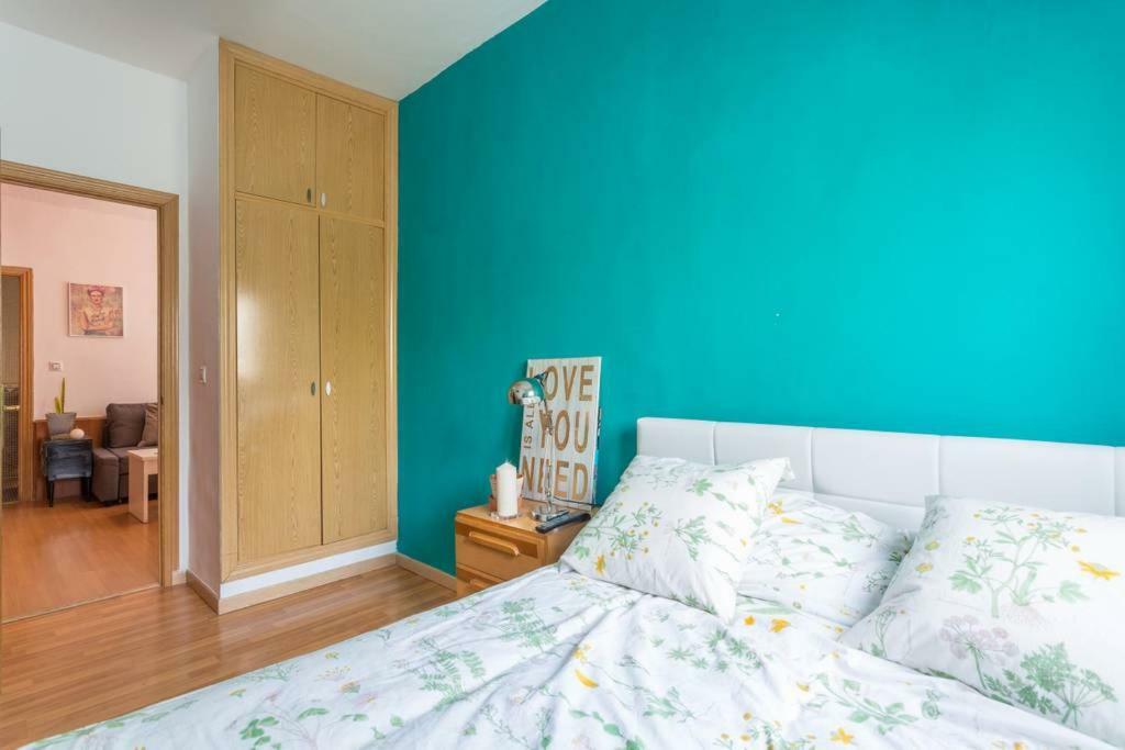 Apartamento Urgel มาดริด ภายนอก รูปภาพ