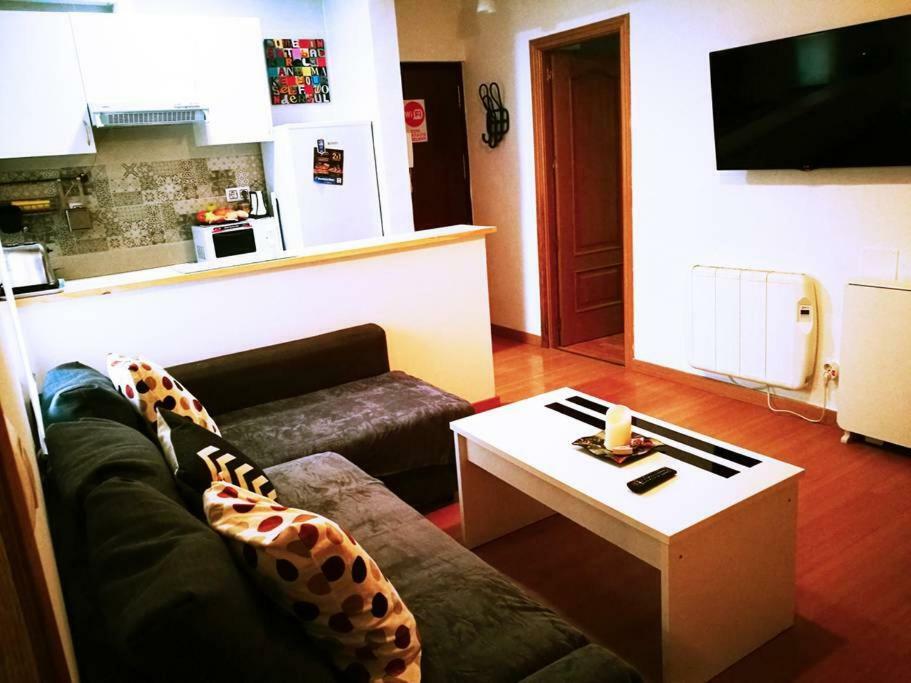 Apartamento Urgel มาดริด ภายนอก รูปภาพ