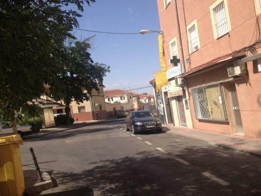 Apartamento Urgel มาดริด ภายนอก รูปภาพ