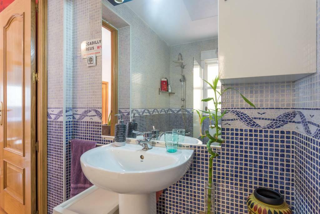 Apartamento Urgel มาดริด ภายนอก รูปภาพ