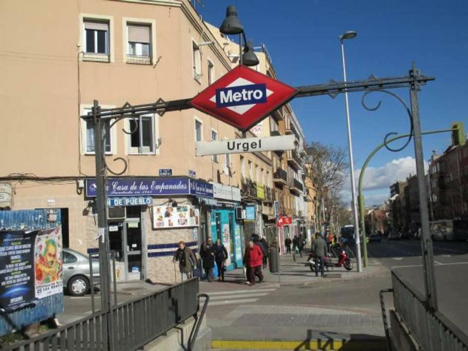 Apartamento Urgel มาดริด ภายนอก รูปภาพ